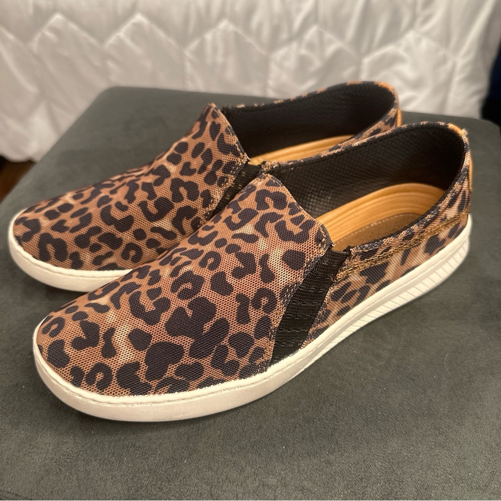 Size 7.5 - Bear Traps Yadier Slip-On Women’s Leopard Print‎